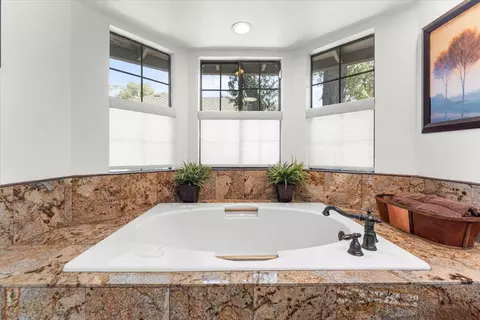 Bath - 4664 Alta Camino Dr, Redding, CA 96002 photo 4 of 6