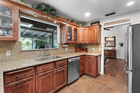 Kitchen - 4664 Alta Camino Dr, Redding, CA 96002 photo 2 of 5