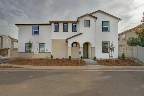 1945 Salzburg Trl, Redding, CA 96003