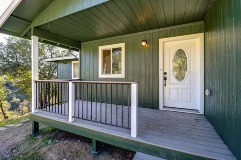 21692 W Elk Trl, Redding, CA 96003 photo 3