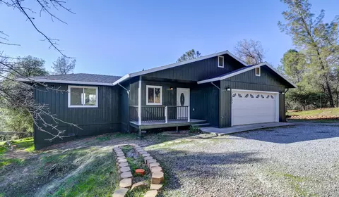 21692 W Elk Trl, Redding, CA 96003 photo 4