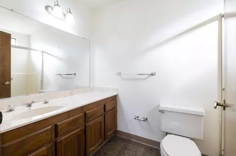 Bath - 1413 Casa Vereda Way, Redding, CA 96003 photo 1 of 3