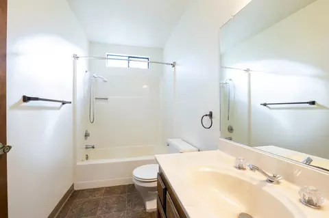 Bath - 1413 Casa Vereda Way, Redding, CA 96003 photo 3 of 3