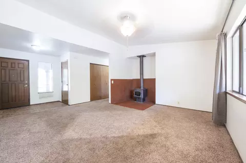 Living - 1413 Casa Vereda Way, Redding, CA 96003 photo 2 of 5