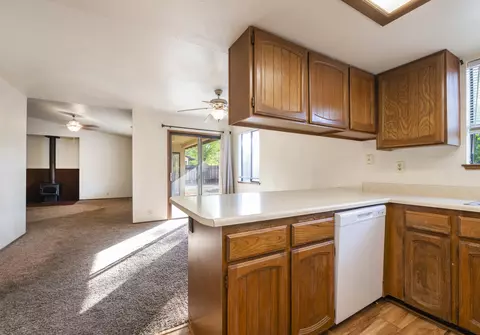 Living - 1413 Casa Vereda Way, Redding, CA 96003 photo 4 of 5