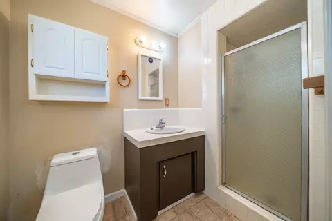 Bath - 18938 River Ranch Rd, Anderson, CA 96007 photo 1 of 3