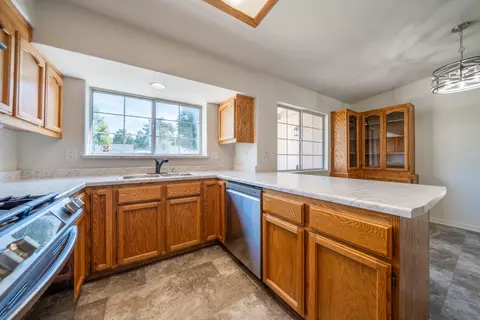 Kitchen - 6412 Oxbow St, Redding, CA 96001 photo 4 of 5