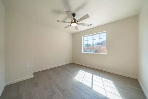 Bedroom - 6412 Oxbow St, Redding, CA 96001 photo 2 of 3