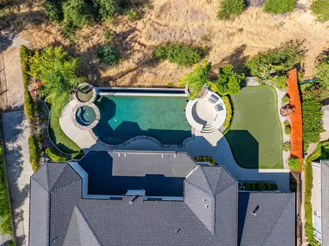 View/Area - 2570 Crescent Moon Ct, Redding, CA 96001 photo 2 of 2