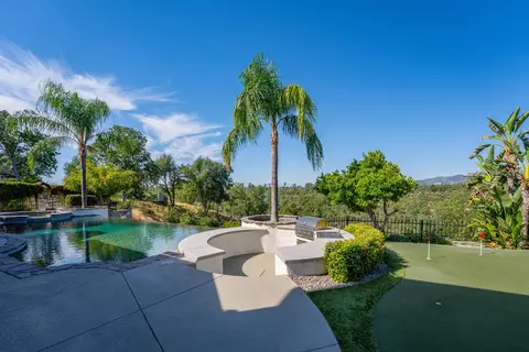 Exterior - 2570 Crescent Moon Ct, Redding, CA 96001 photo 7 of 11