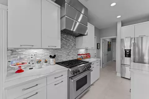 Kitchen - 2570 Crescent Moon Ct, Redding, CA 96001 photo 2 of 3