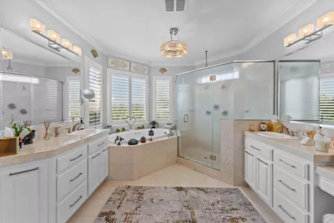 Bath - 2570 Crescent Moon Ct, Redding, CA 96001 photo 2 of 2