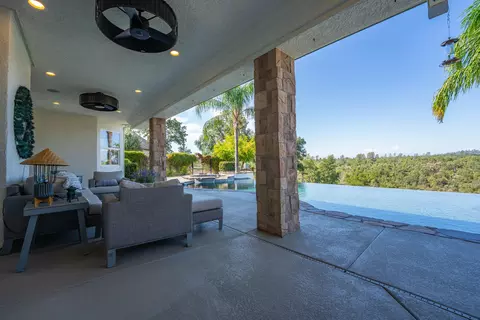 Exterior - 2570 Crescent Moon Ct, Redding, CA 96001 photo 8 of 11