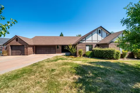 2860 Panorama Dr, Redding, CA 96003