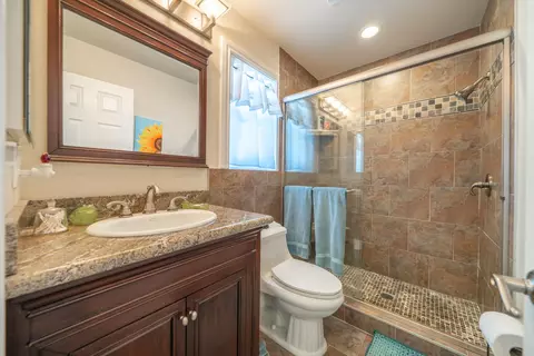 Bath - 7954 Placer Rd, Redding, CA 96001 photo 4 of 4