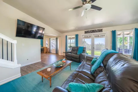 Living - 7954 Placer Rd, Redding, CA 96001 photo 6 of 6
