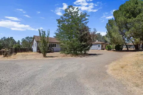 2218 Oxford Rd, Redding, CA 96002