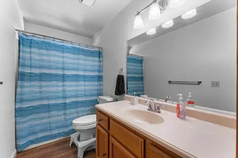 Bath - 3538 Dune St, Redding, CA 96002 photo 1 of 2