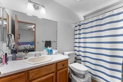 Bath - 3538 Dune St, Redding, CA 96002 photo 2 of 2
