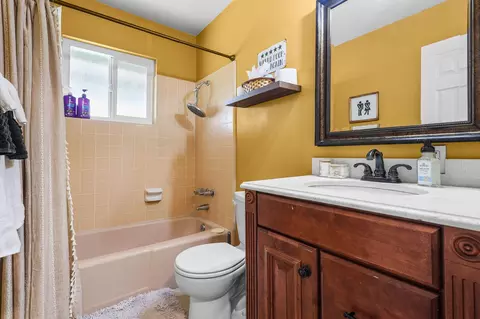Bath - 22275 Brent Rd, Red Bluff, CA 96080 photo 1 of 2