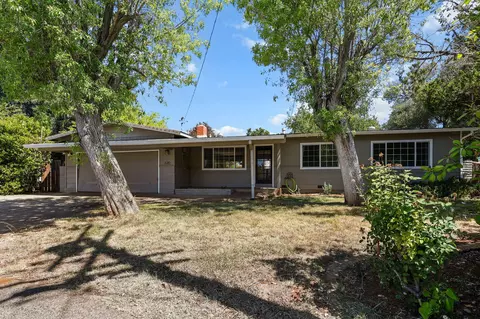 620 Dee Ct, Redding, CA 96002