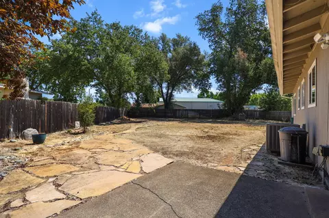 Exterior - 620 Dee Ct, Redding, CA 96002 photo 5 of 9
