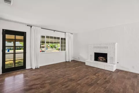 Living - 620 Dee Ct, Redding, CA 96002 photo 1 of 5