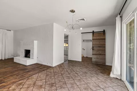 Living - 620 Dee Ct, Redding, CA 96002 photo 4 of 5