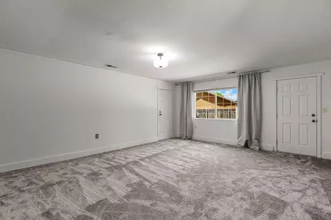 Living - 620 Dee Ct, Redding, CA 96002 photo 5 of 5