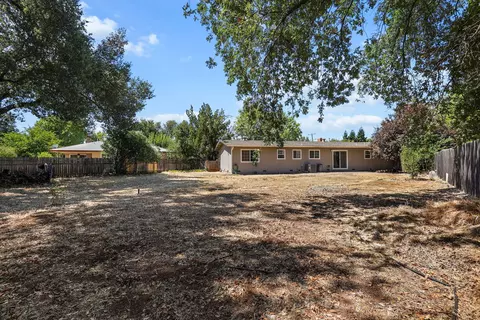 Exterior - 620 Dee Ct, Redding, CA 96002 photo 2 of 9