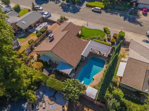 View/Area - 6849 Creekside St, Redding, CA 96001 photo 6 of 7