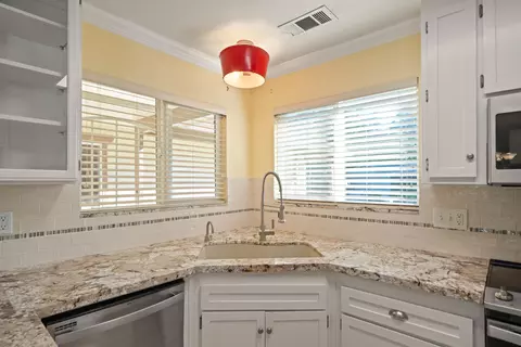 Kitchen - 6849 Creekside St, Redding, CA 96001 photo 3 of 4