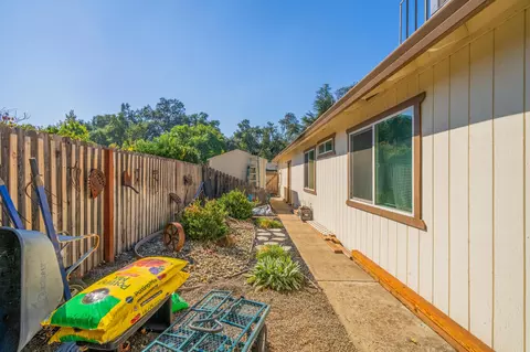 Exterior - 6849 Creekside St, Redding, CA 96001 photo 14 of 17