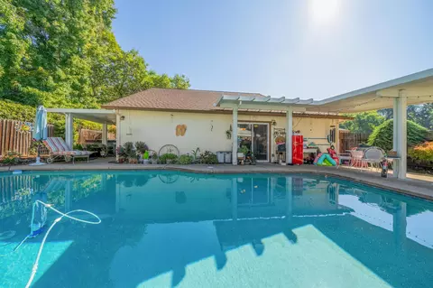 Exterior - 6849 Creekside St, Redding, CA 96001 photo 4 of 17