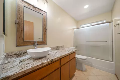 Bath - 6849 Creekside St, Redding, CA 96001 photo 3 of 3
