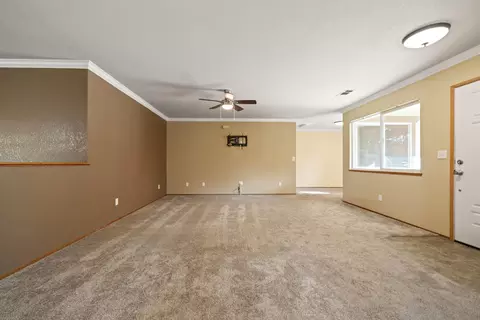 Living - 6849 Creekside St, Redding, CA 96001 photo 2 of 5