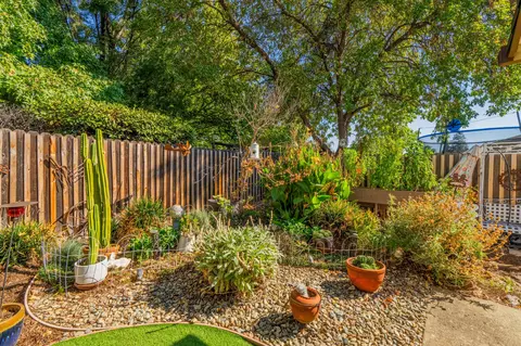 Exterior - 6849 Creekside St, Redding, CA 96001 photo 12 of 17