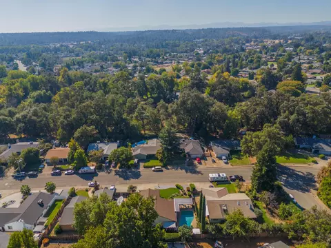 View/Area - 6849 Creekside St, Redding, CA 96001 photo 7 of 7