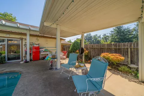 Exterior - 6849 Creekside St, Redding, CA 96001 photo 6 of 17