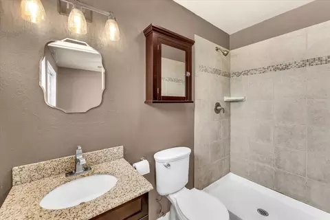 Bath - 3533 Capricorn Way, Redding, CA 96002 photo 1 of 2