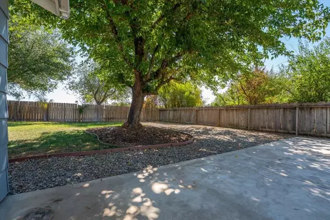 Exterior - 3533 Capricorn Way, Redding, CA 96002 photo 8 of 9