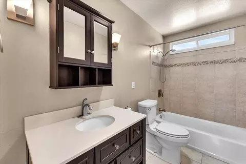 Bath - 3533 Capricorn Way, Redding, CA 96002 photo 2 of 2