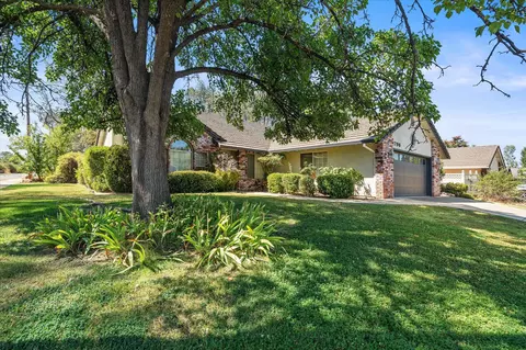 Exterior - 1798 Vinson Dr, Redding, CA 96003 photo 8 of 9