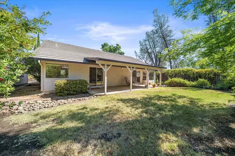 Exterior - 1798 Vinson Dr, Redding, CA 96003 photo 5 of 9