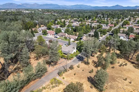View/Area - 1798 Vinson Dr, Redding, CA 96003 photo 2 of 3