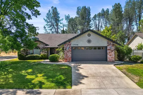 Exterior - 1798 Vinson Dr, Redding, CA 96003 photo 2 of 9