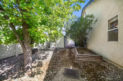 Exterior - 1798 Vinson Dr, Redding, CA 96003 photo 6 of 9