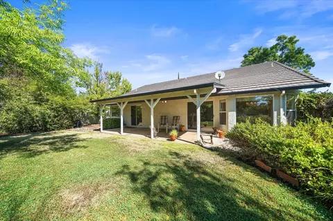 Exterior - 1798 Vinson Dr, Redding, CA 96003 photo 4 of 9