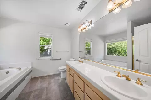 Bath - 1798 Vinson Dr, Redding, CA 96003 photo 1 of 3