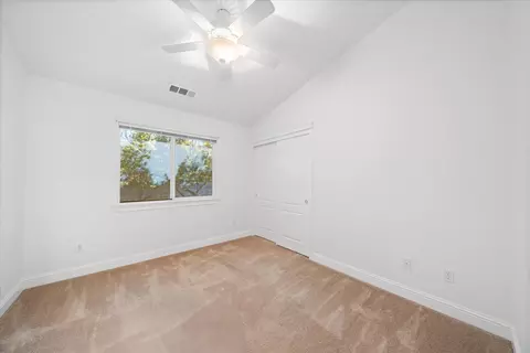 Bedroom - 693 Yolla Bolly Trl, Redding, CA 96003 photo 5 of 6